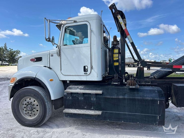 2016-peterbilt-348-image-25