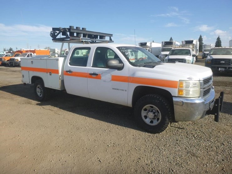 2009-chevrolet-3500hd-image-2