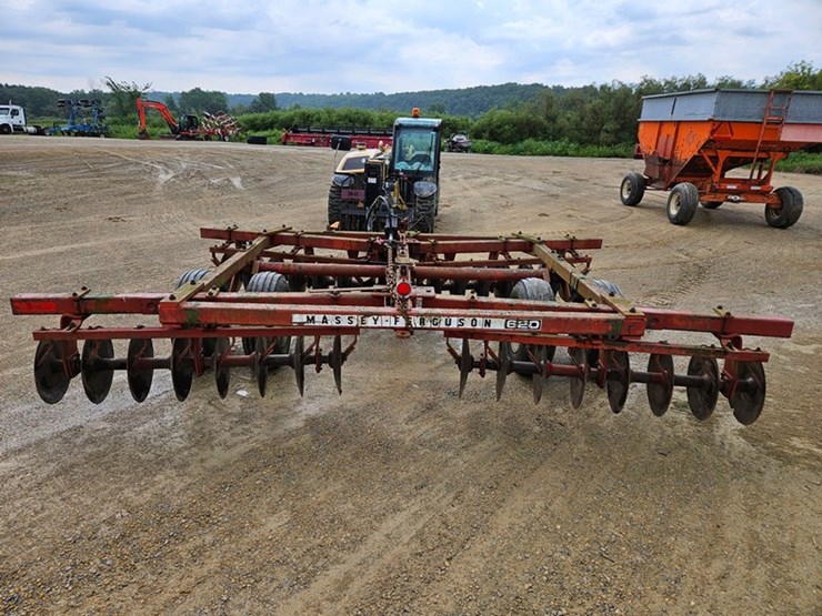 massey-ferguson-620-image-4