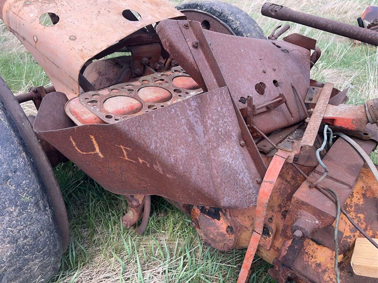 allis-chalmers-u-industrial-parts-tractor-image-21