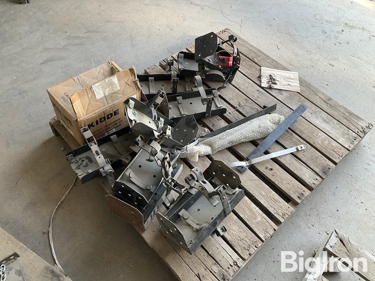 fire-extinguisher-mounting-brackets-image-5