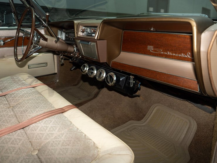 #111-•-1962-lincoln-continental-sedan-image-80