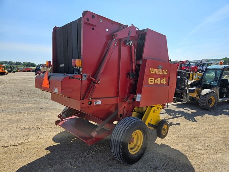 new-holland-644-image-5