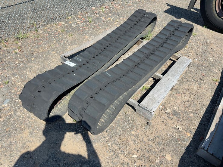 (2)-rubber-skid-steer-tracks-image-2