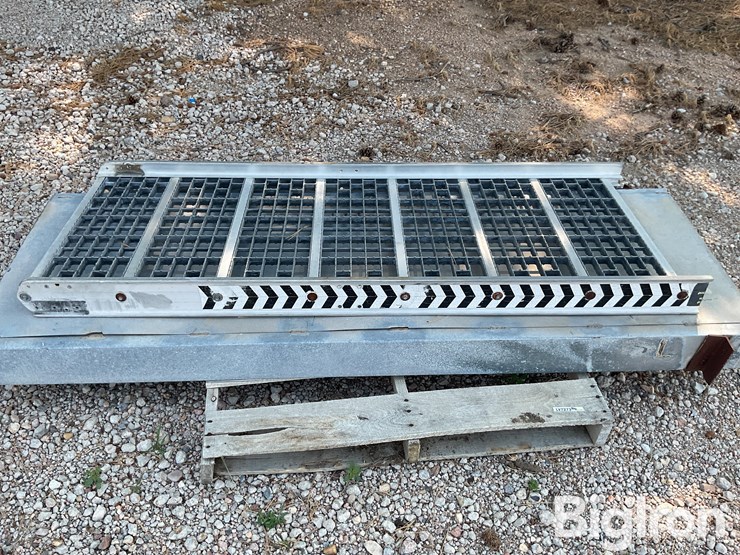 aluminum-trailer-ramp-image-2