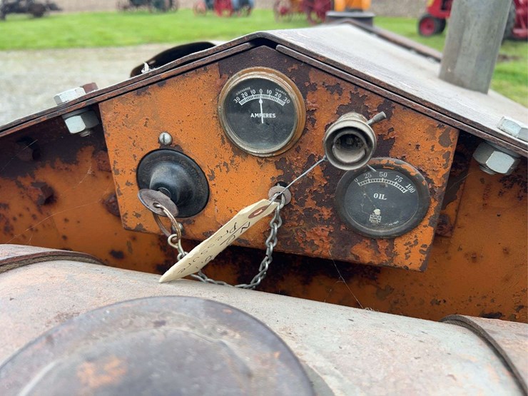 cletrac-25-crawler-image-25