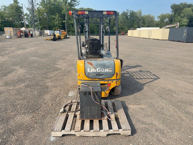 inoperable---2019-liugong-clg2025a-s-electric-forklift-image-4