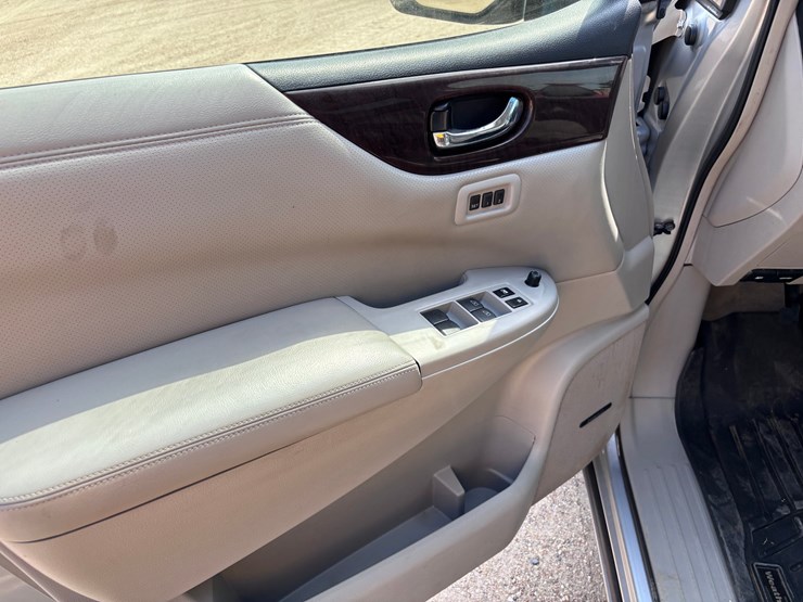 2013-nissan-quest-image-10