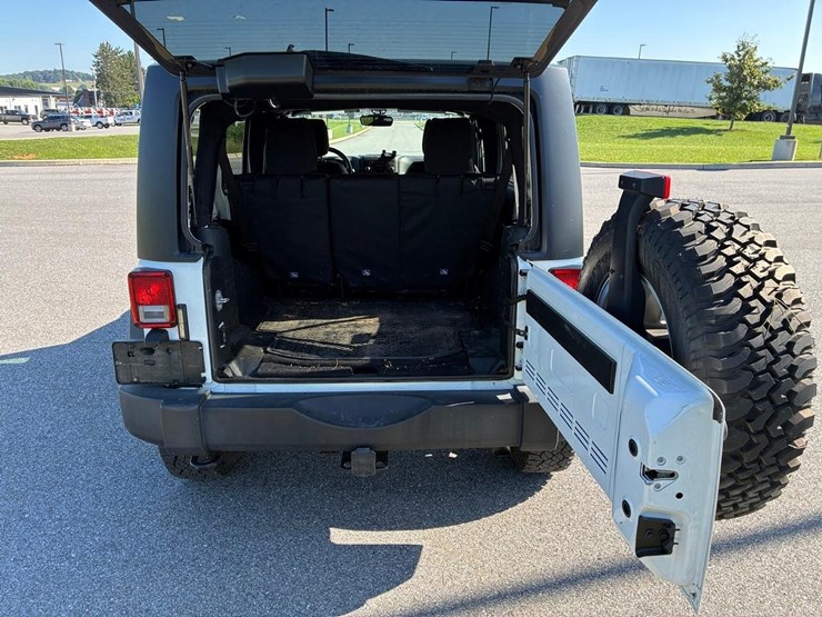 2018-jeep-wrangler-image-27