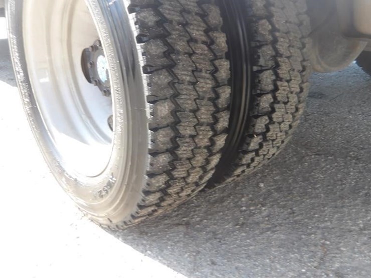 2011-ford-f550-image-6