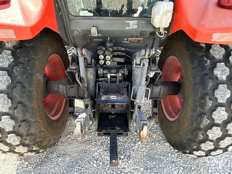 kubota-m5-111f-108hp-agricultural-tractor-image-10