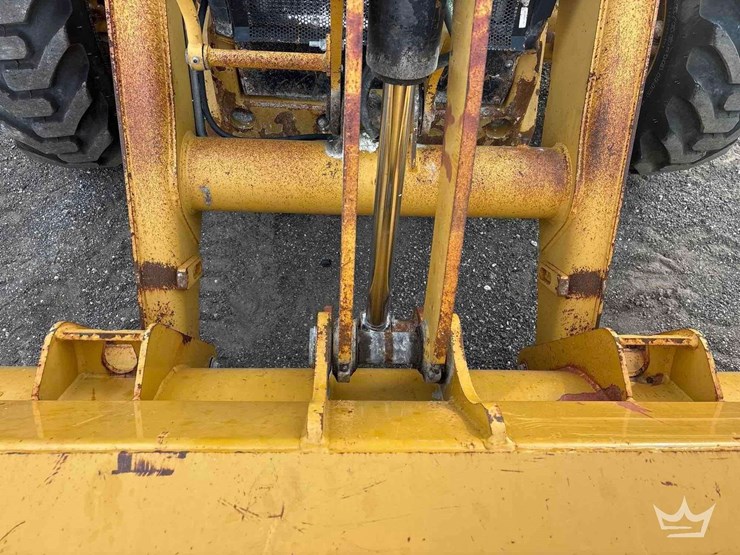 2013-caterpillar-430f-image-25