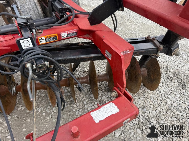 2010-case-ih-340-image-17