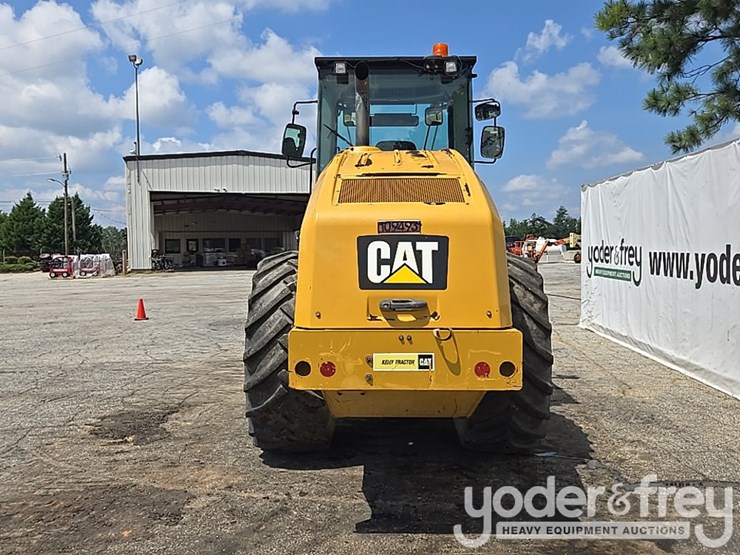 2020-caterpillar-cs56b-image-4