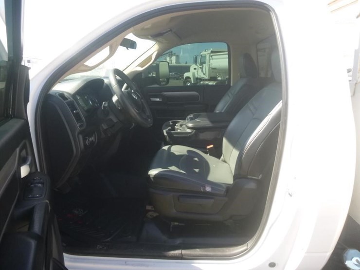 2019-dodge-3500-image-10