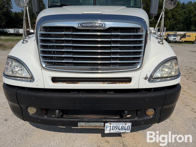 2007-freightliner-columbia-120-image-11