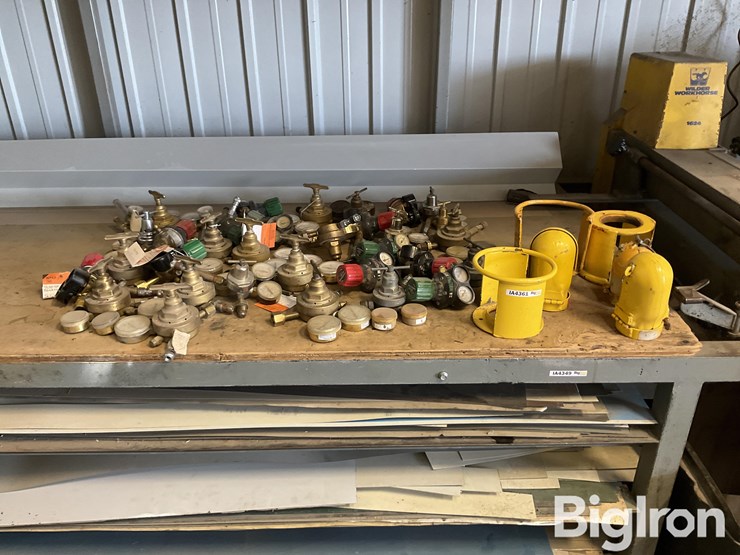 oxygen-acetylene-regulators-&-safety-caps-image-2