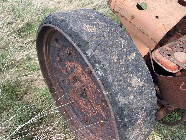 allis-chalmers-u-industrial-parts-tractor-image-24