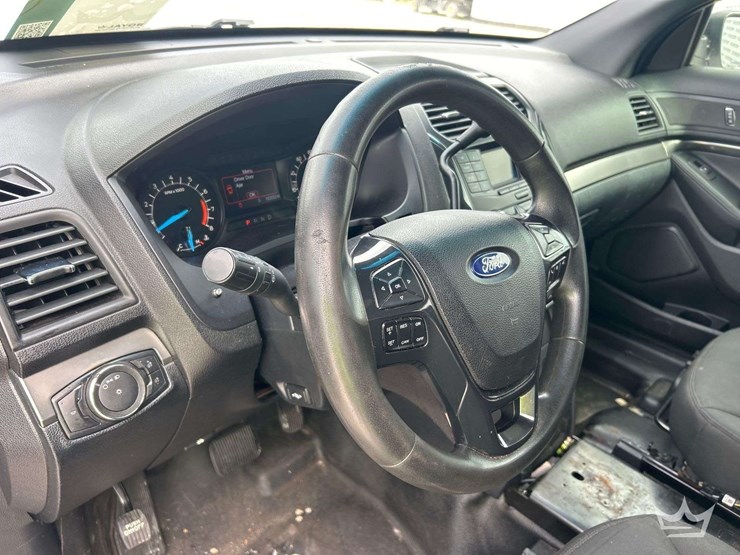 2016-ford-explorer-image-9