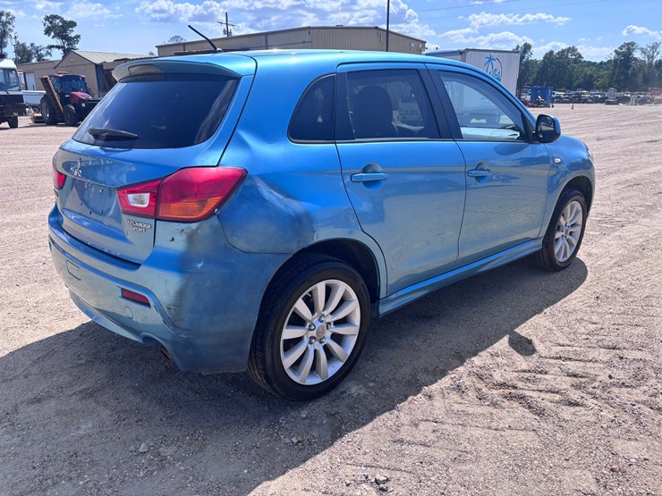 2011-mitsubishi-outlander-image-2