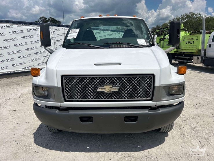 2005-chevrolet-c5500-cab-and-chassis-truck-image-19