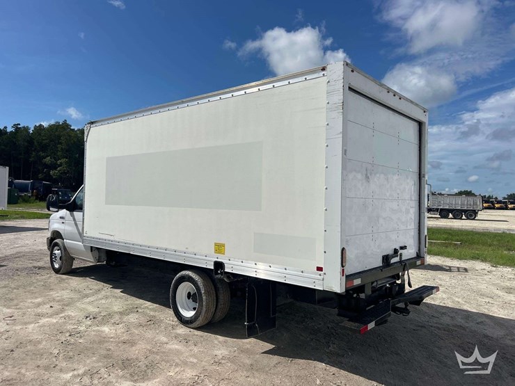 2019-ford-e350-image-4