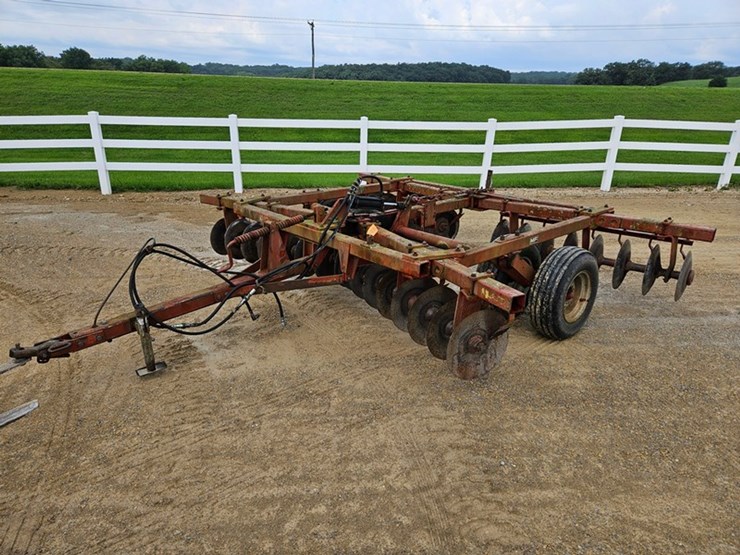 massey-ferguson-620-image-1