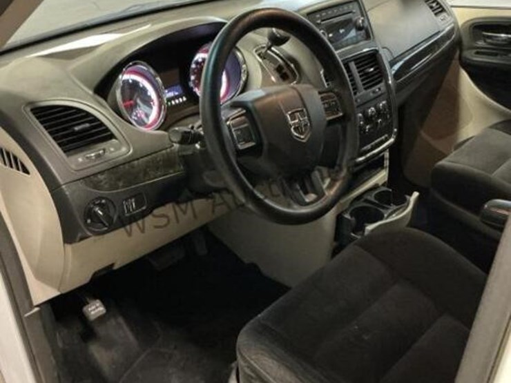 2014-dodge-grand-caravan-image-26