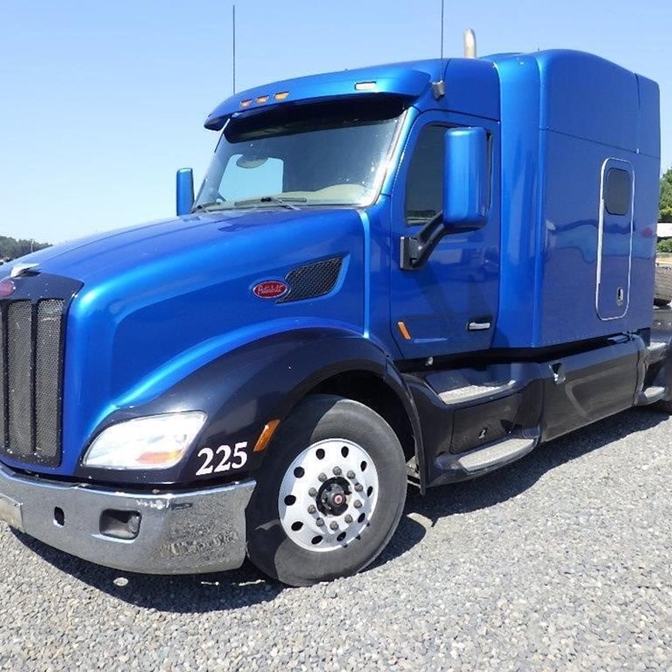 2015 PETERBILT 325