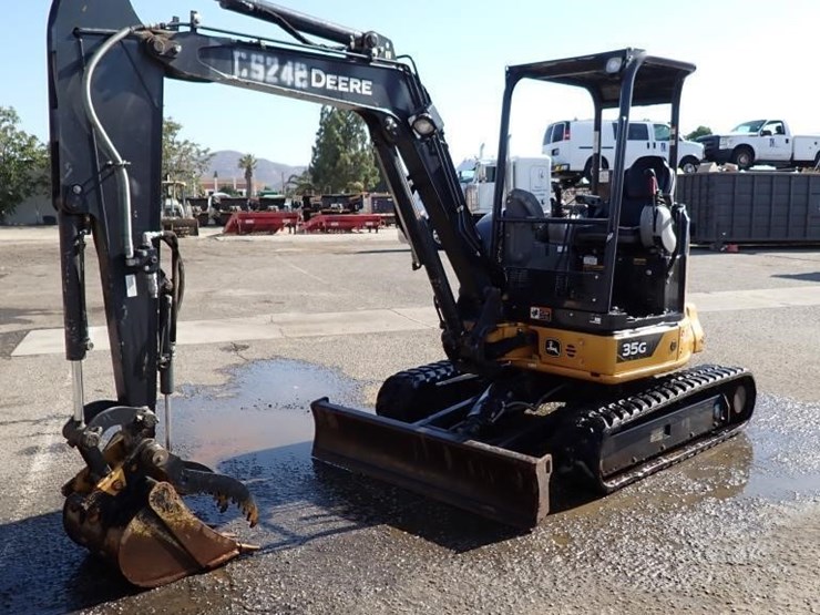 2023-deere-35g-image-1