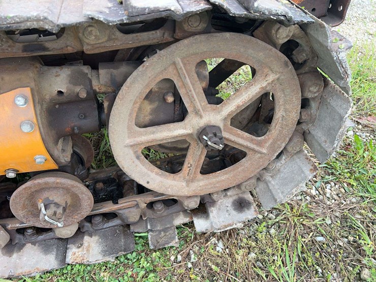 cletrac-25-crawler-image-46
