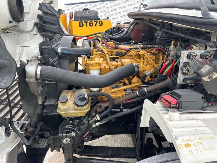 2006-freightliner-m2-106-image-7
