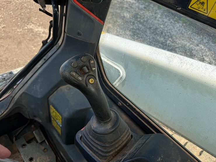 2020-bobcat-t66-image-29