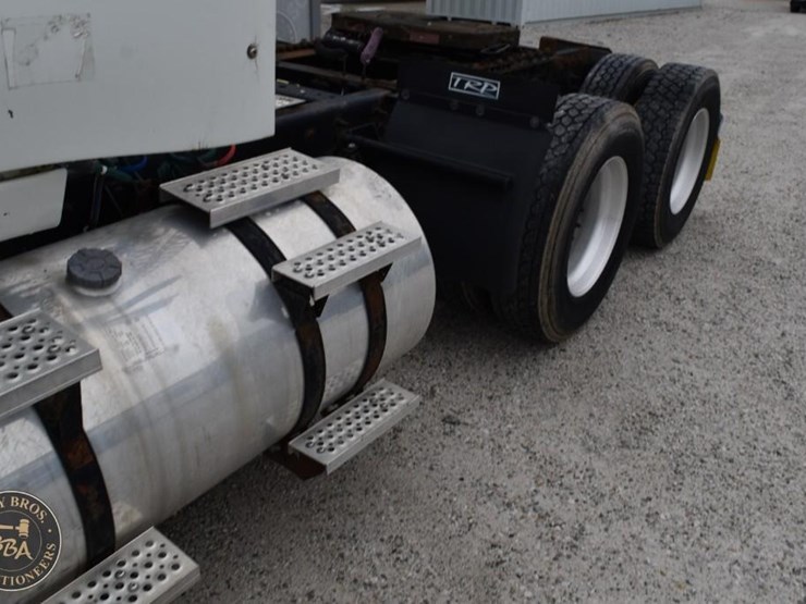 2014-international-prostar-image-46