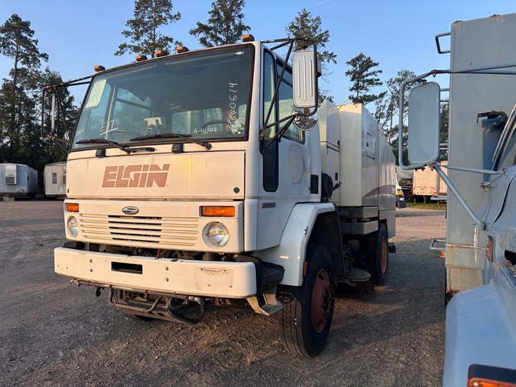2004-sterling-sc8000-image-2