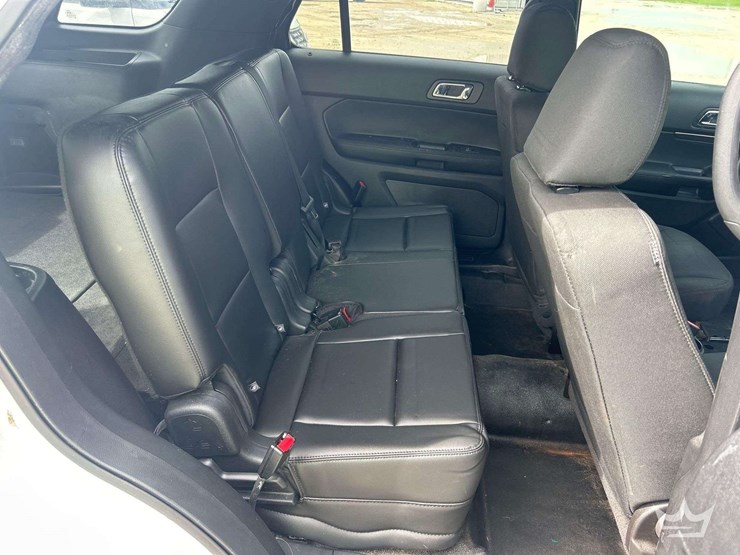 2016-ford-explorer-image-19