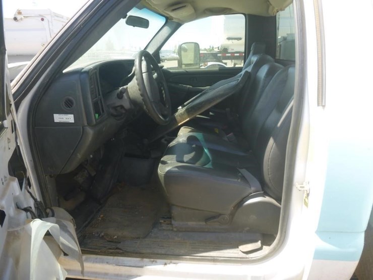 2006-chevrolet-3500-image-9