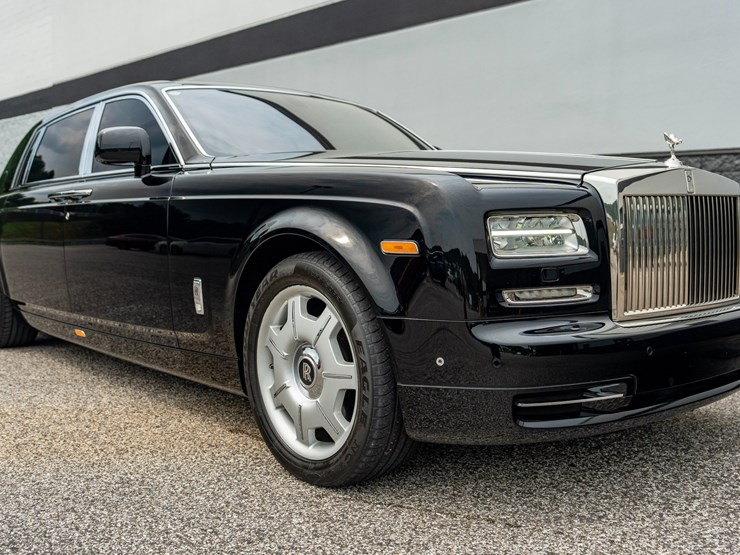 #110-•-2014-rolls-royce-phantom-sedan-image-3