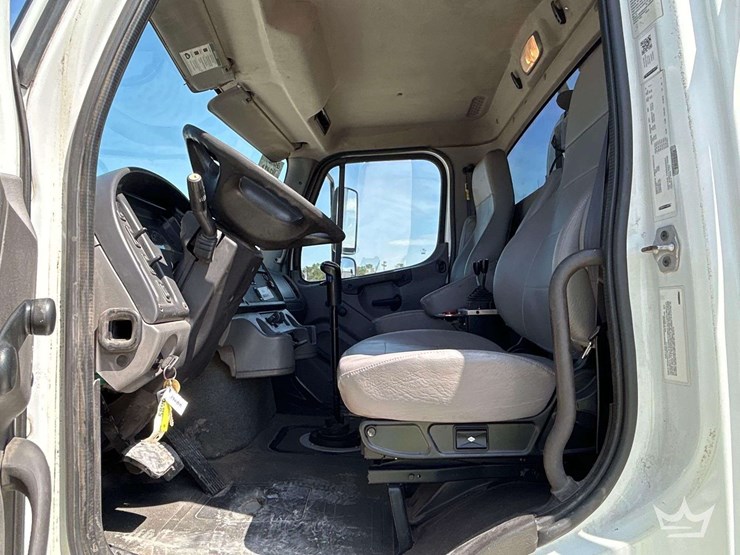 2016-freightliner-114sd-image-24