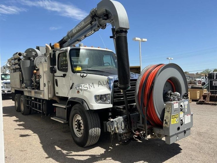 2019-freightliner-114sd-image-4