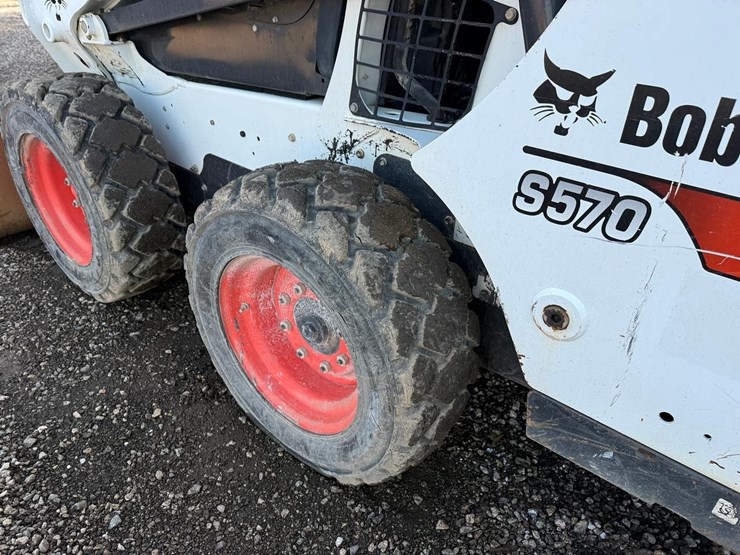 2017-bobcat-s570-image-16