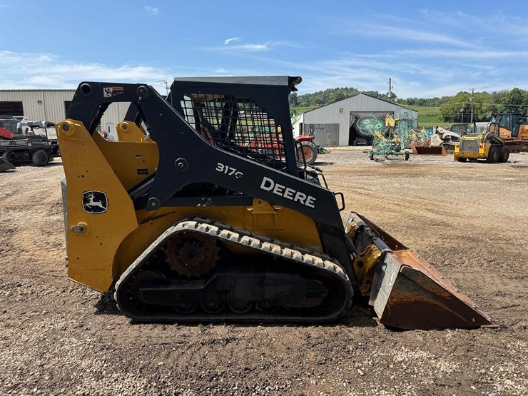 2017-deere-317g-image-7