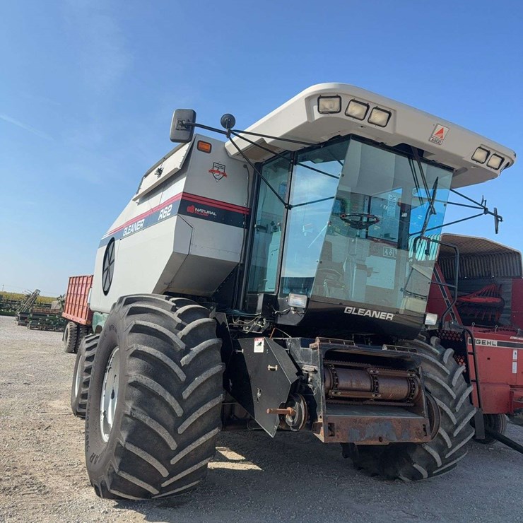 1998 GLEANER R62