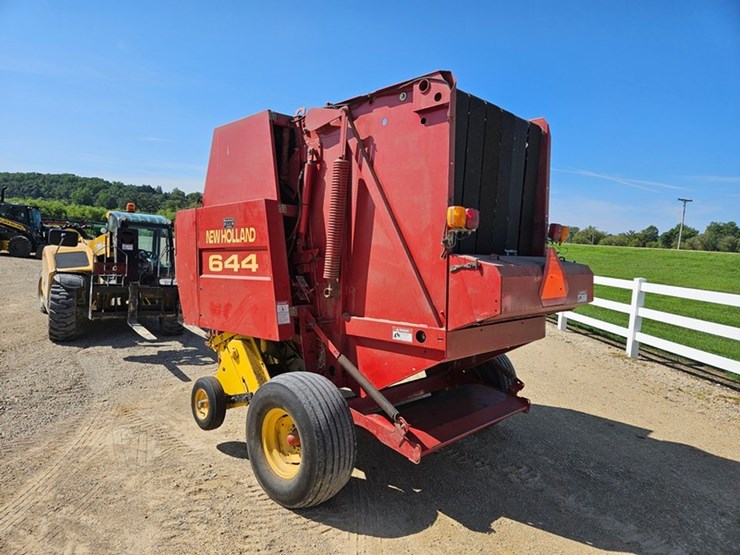 new-holland-644-image-3