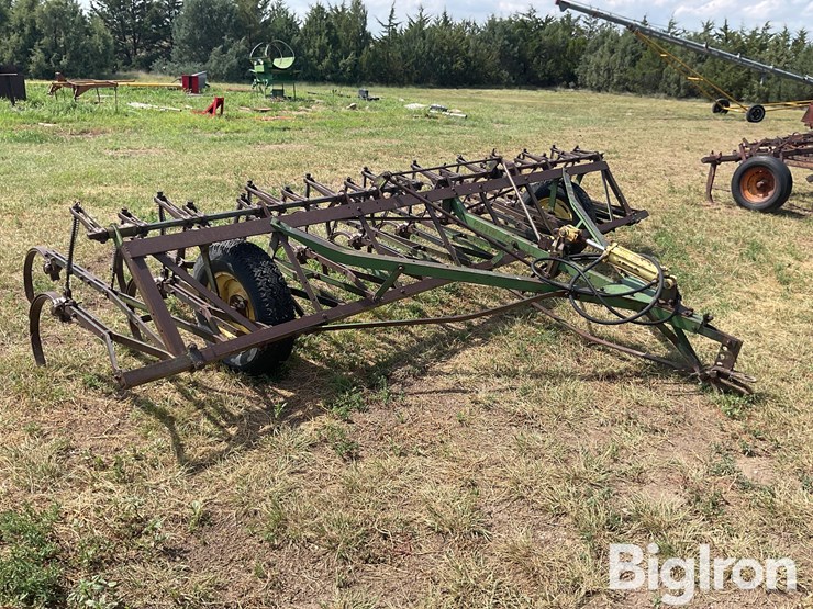 john-deere-field-cultivator-image-3