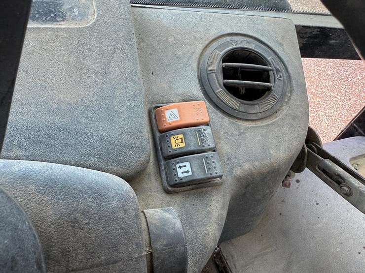 jcb-214e-image-28