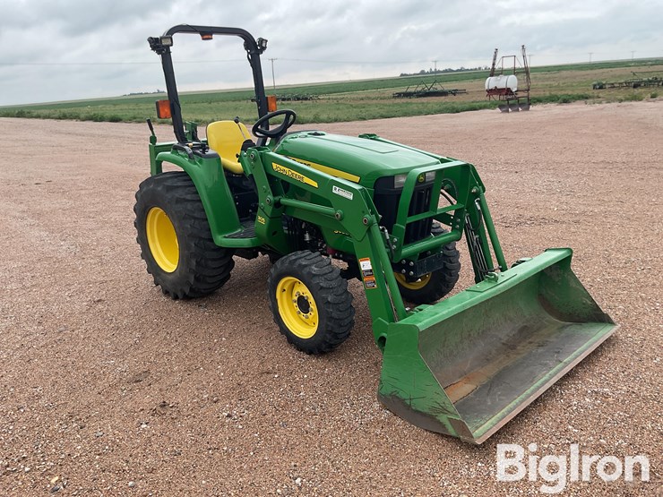 2013-john-deere-3032e-image-3