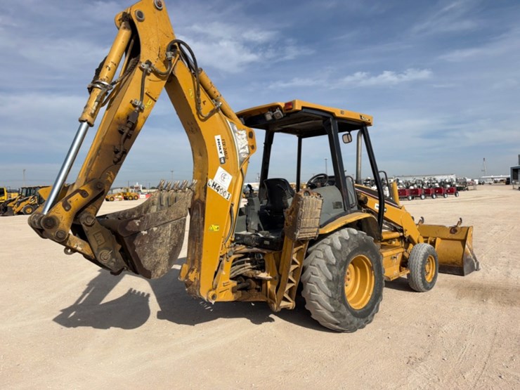 2015-caterpillar-420d-image-5