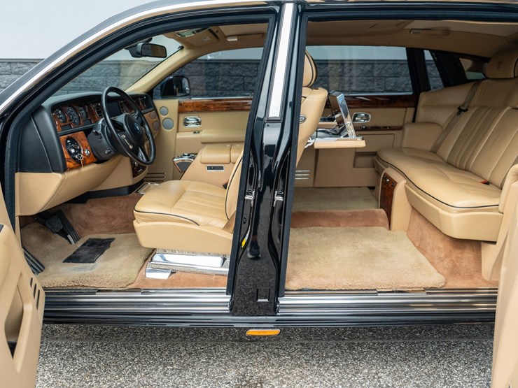 #110-•-2014-rolls-royce-phantom-sedan-image-35