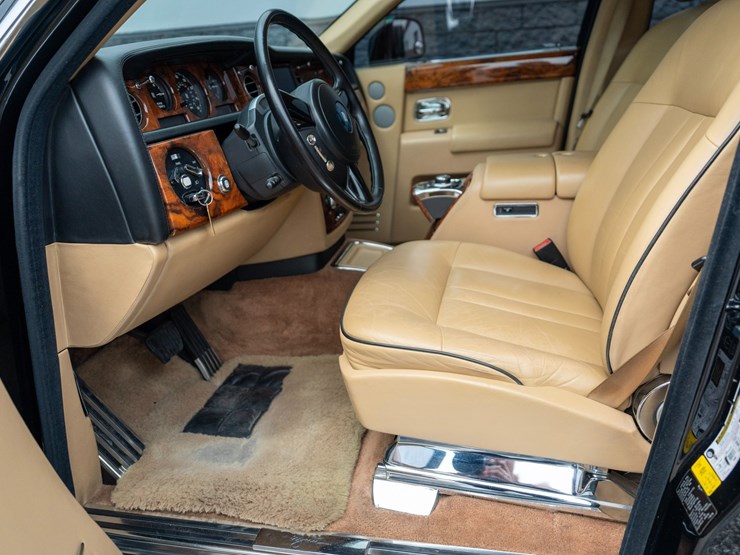 #110-•-2014-rolls-royce-phantom-sedan-image-39